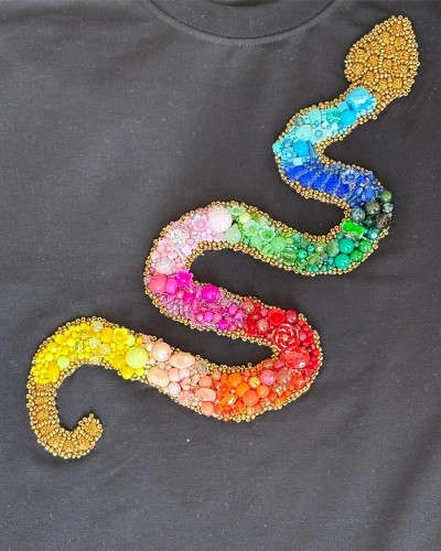 T-shirt Noir avec serpent multicolore