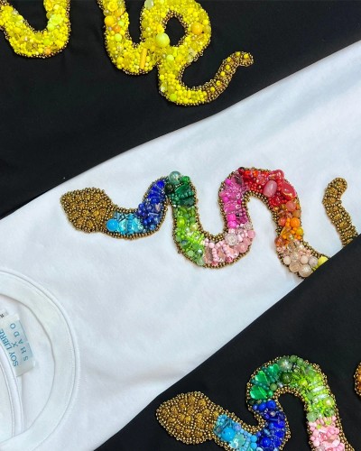 T-shirt Noir avec serpent multicolore