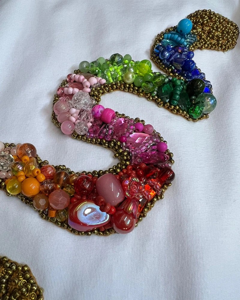 avec serpent multicolore