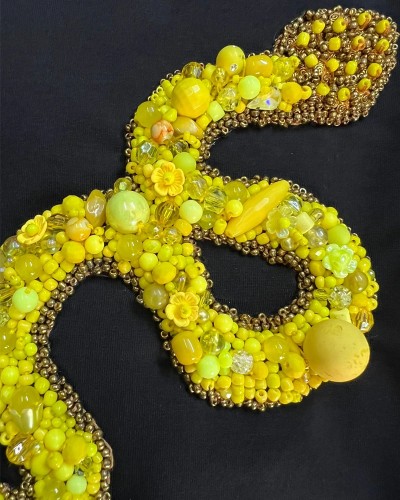 T-shirt Noir avec serpent Jaune